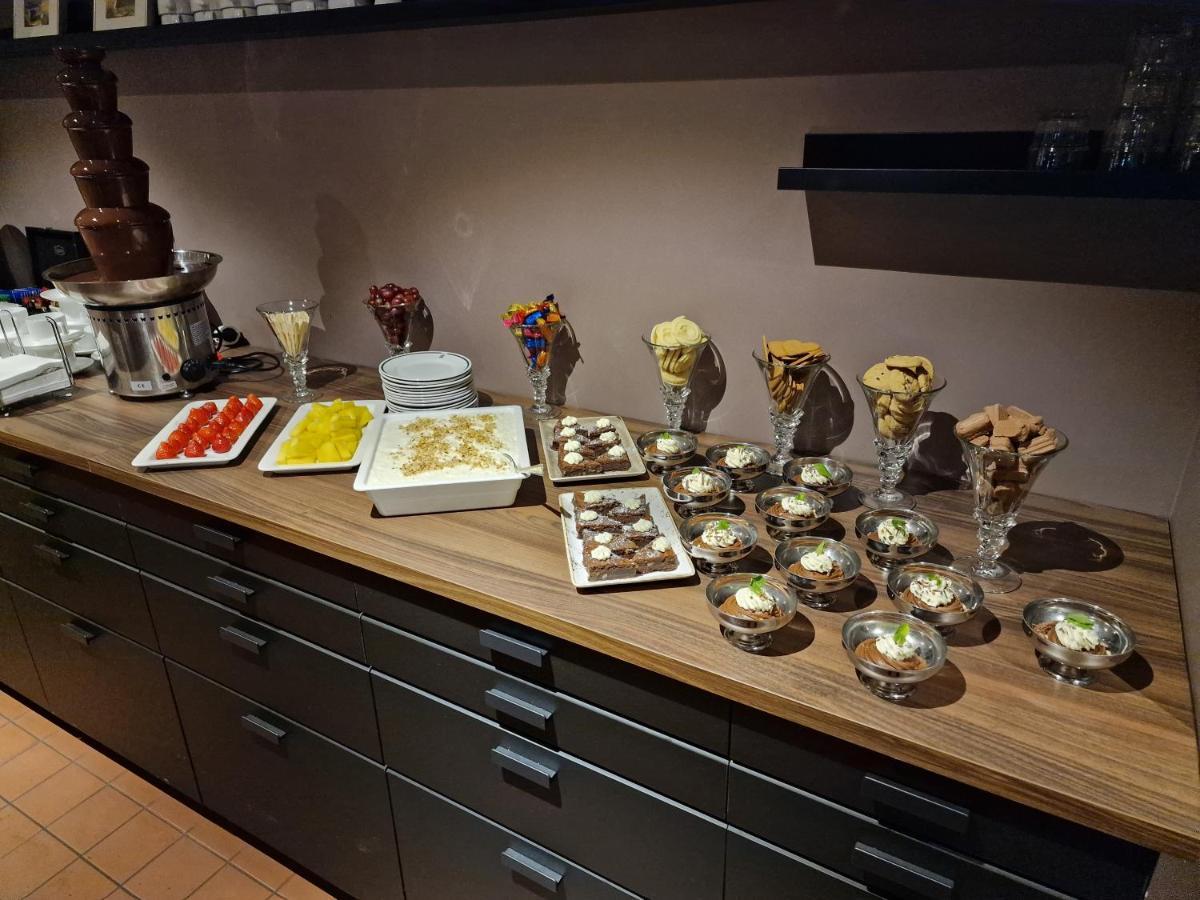 Hotel Bifroest Bagian luar foto