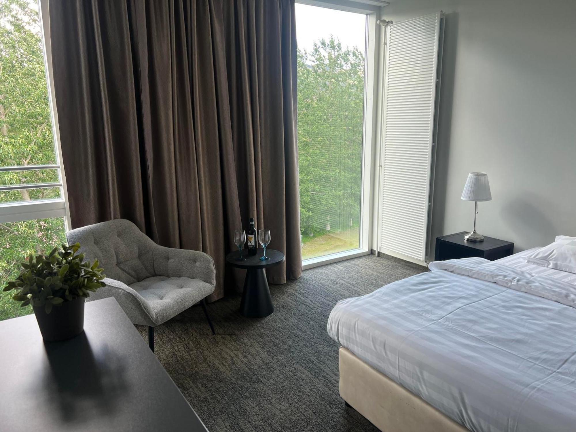 Hotel Bifroest Bagian luar foto